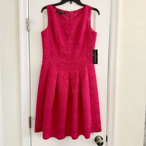 Jones Wear Sleeveless Fit and Flare Texture Floral Dress Fuchsia Size 6 NWT